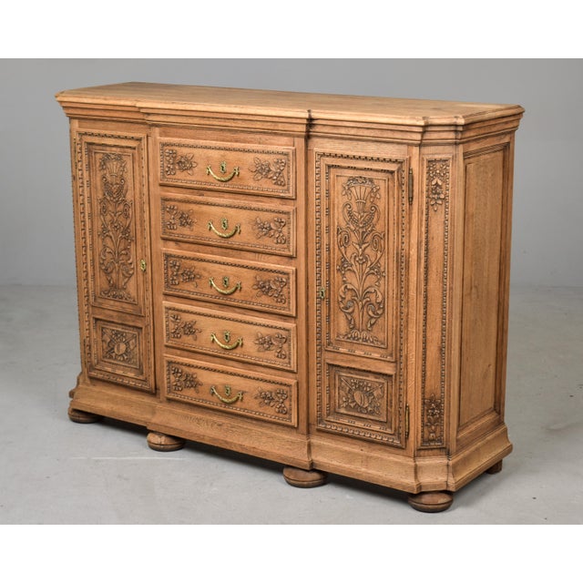Early 20th Century English Bleached and Carved Oak Cabinet For Sale - Image 11 of 12