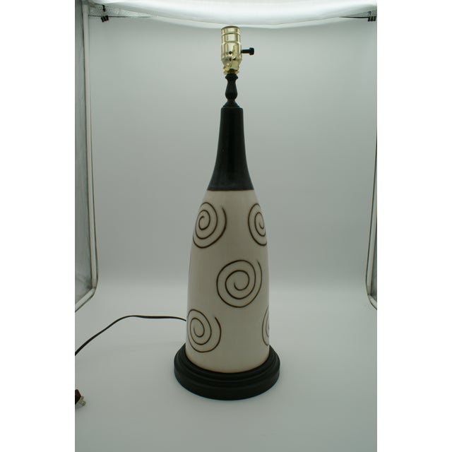 Black & Ivory Chulucanas Pottery Lamp – Handcrafted Peruvian Art Add a touch of artisan elegance to your home with this...