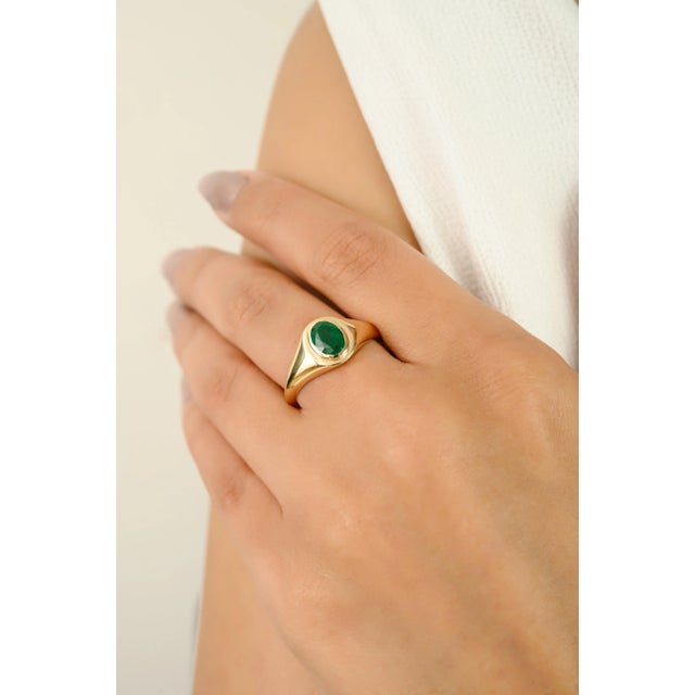 Luxurious Bezel Set 14k Gold Rich Emerald Signet Ring Size 6 For Sale In New York - Image 6 of 11