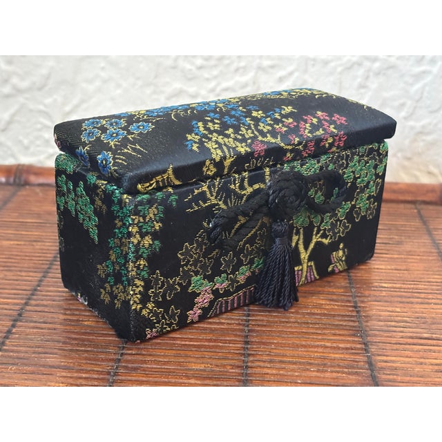 Japanese 1970s Small Japanese Lidded Fabric Box With Tassel For Sale - Image 3 of 8