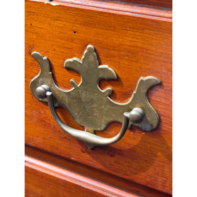 Federal Period Lift-Top Blanket Chest With Drawers, C. 1790–1810, Connecticut Origin For Sale - Image 4 of 16