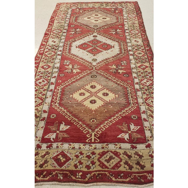 Textile 20th Century Medallion Design Vintage Turkish Oushak - 4′9″ × 9′7″ For Sale - Image 7 of 11