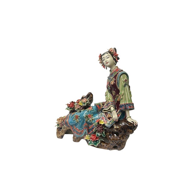 Asian Chinese Porcelain Qing Style Dressing Flower Sitting on Rock Lady Figure For Sale - Image 3 of 5