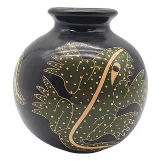 Nicaraguan Juan Paulino Martinez Handcrafted Pottery Vase With Frog Motif 6" For Sale