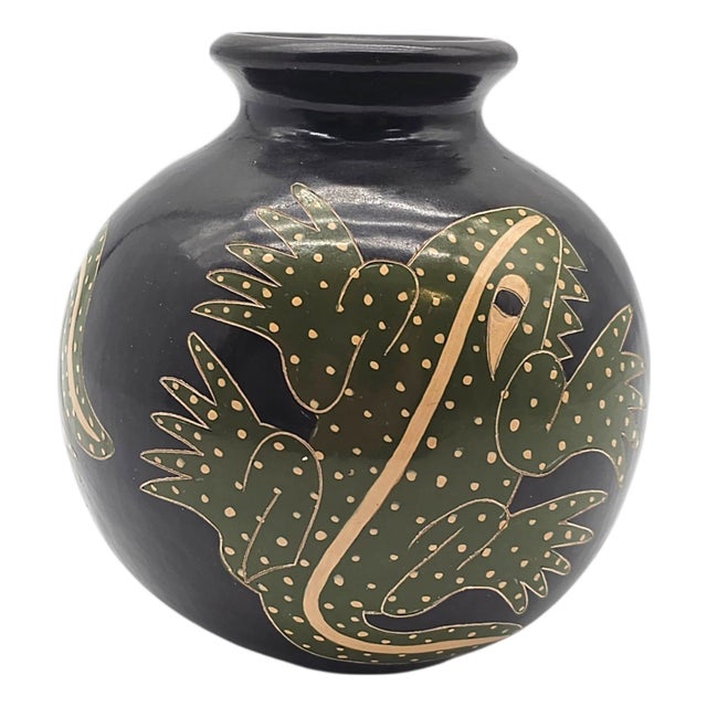 Nicaraguan Juan Paulino Martinez Handcrafted Pottery Vase With Frog Motif 6" For Sale