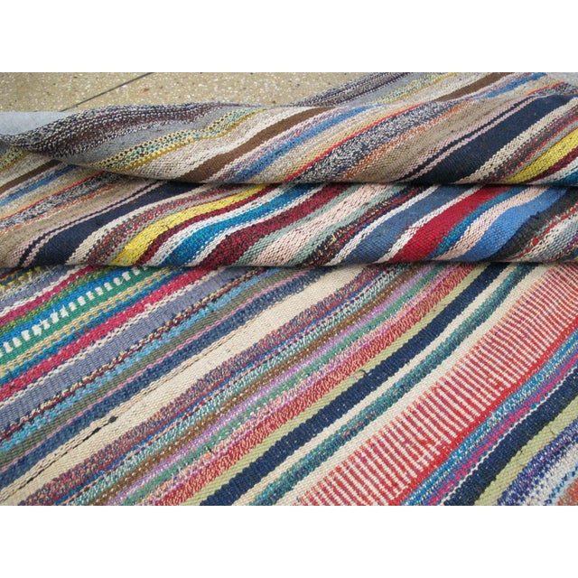 Textile Galerie Shabab Collection Mid-20th Century Turkish Flatweave Kilim Room Size Carpet For Sale - Image 7 of 7
