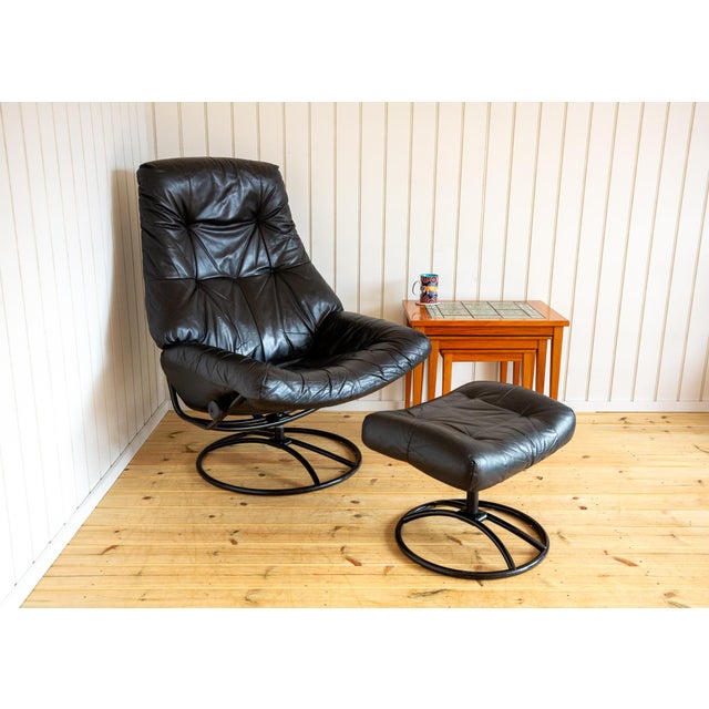 1980s Mid-Century Norwegian Black Leather Stressless Lounge Chair and Ottoman Set from Ekornes, 1980s, Set of 2 For Sale - Image 5 of 18