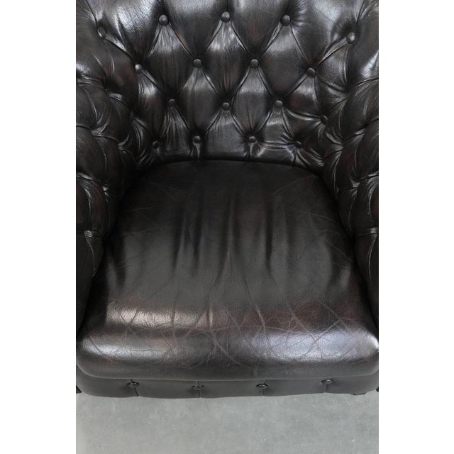 Chesterfield Club Chair in Dark Cowhide Leather For Sale - Image 6 of 14