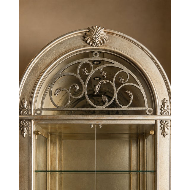 Contemporary Henredon - Monumental Gold & Silver Leaf Arched Display Vitrines X3 For Sale - Image 3 of 7