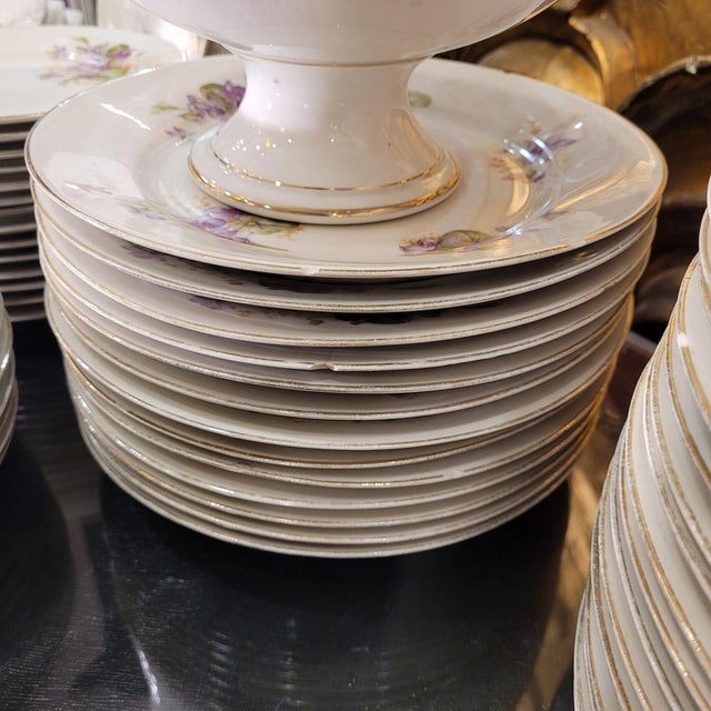 Art Nouveau Violets Dinner Service by Albert Pillivuyt for Foëcy Limoges, 1920s, Set of 82 For Sale - Image 10 of 18