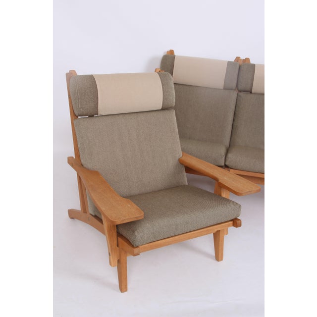 Hans J. Wegner modular living room set, consisting of four armchairs and two sets of armrests. The four modules can be...