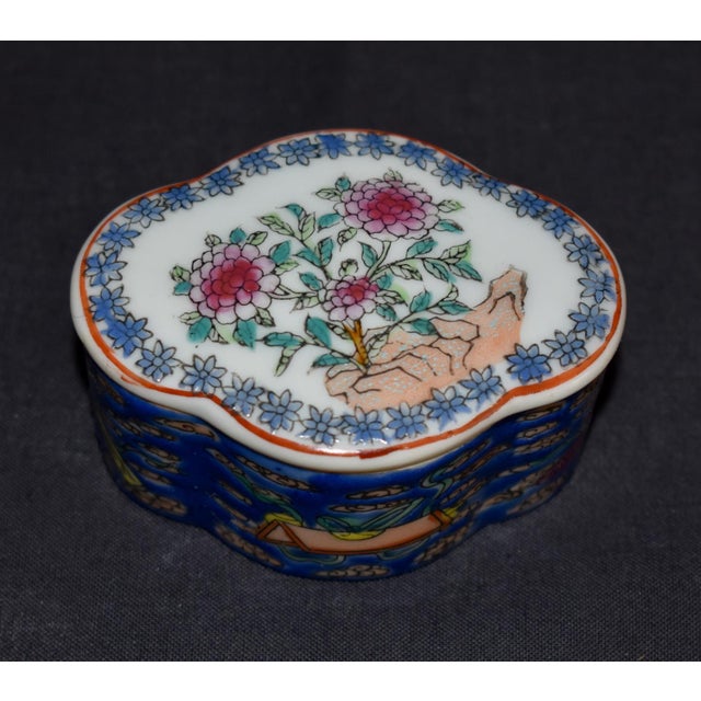 Japanese Porcelain Ware Trinket Box Vintage Painted Floral Lidded Multi Lobe 50s For Sale - Image 10 of 14
