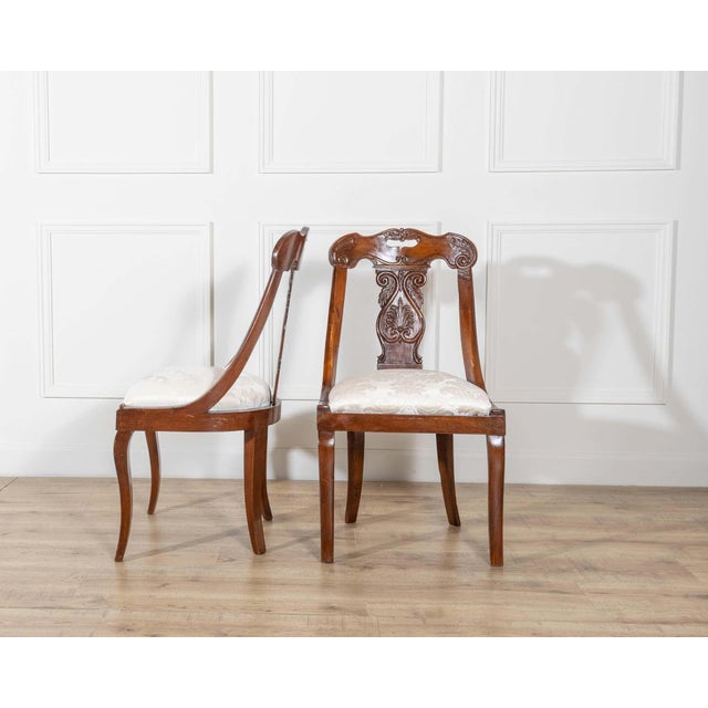 Wood Set of Four 19th-Century Lombard Gondola Chairs in Carved Walnut For Sale - Image 7 of 13