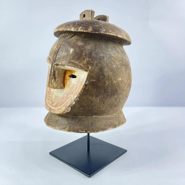 Early 20th Century Early 20th Century Ibibio Mask Cross River on Custom Stand Nigeria MATTER COLLECTION For Sale - Image 5 of 8