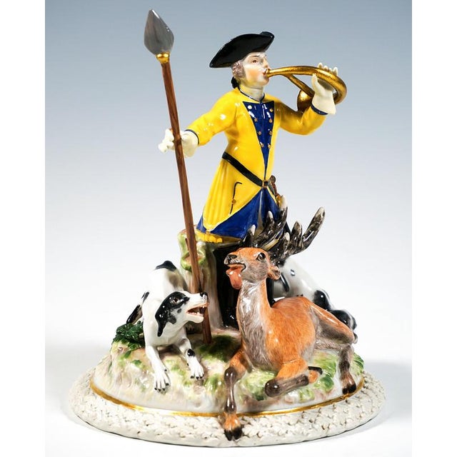 Excellent meissen figurine group from the 19th century: a hunter in rococo attire - a yellow frock coat with a blue lapel...