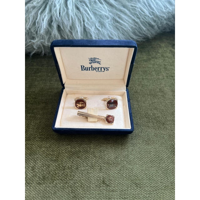 Art Deco Vintage Burberry Gold Plate & Red Lacquer Cufflinks & Tie Clip "Circa 1970s" For Sale - Image 3 of 18
