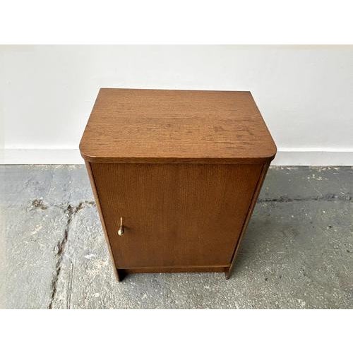 Small Vintage Oak Bedside Cabinet, 1950s-1960s For Sale - Image 3 of 10