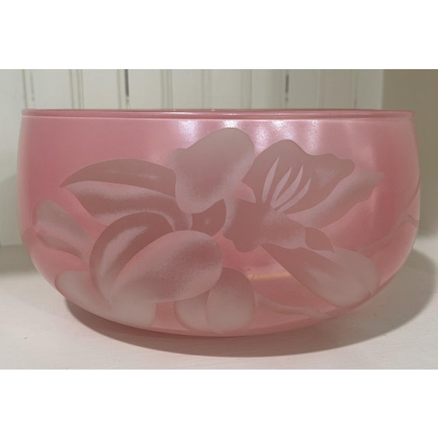Beautiful bowl produced in the late 50's/early 60's by Dorothy Thorpe. The technique on the glass appears to be a...