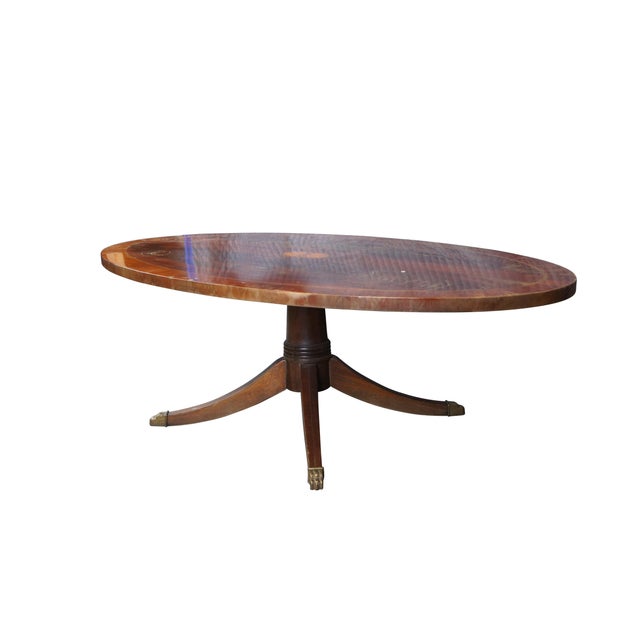 English Vintage Hekman Georgian Style Crotch Mahogany Oval Coffee Cocktail Table 52" For Sale - Image 3 of 11