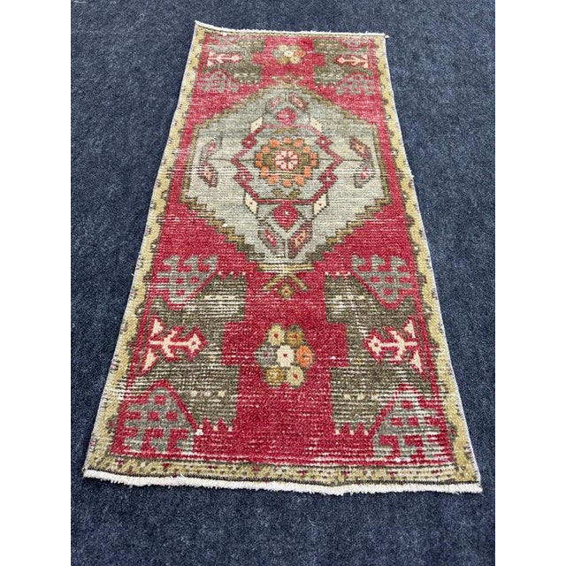 Turkish Yastik Rug 1'6" x 3'3" For Sale - Image 4 of 5