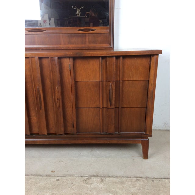 This mid century modern lowboy dresser by Thomasville features hardwood construction, walnut veneer with original finish,...