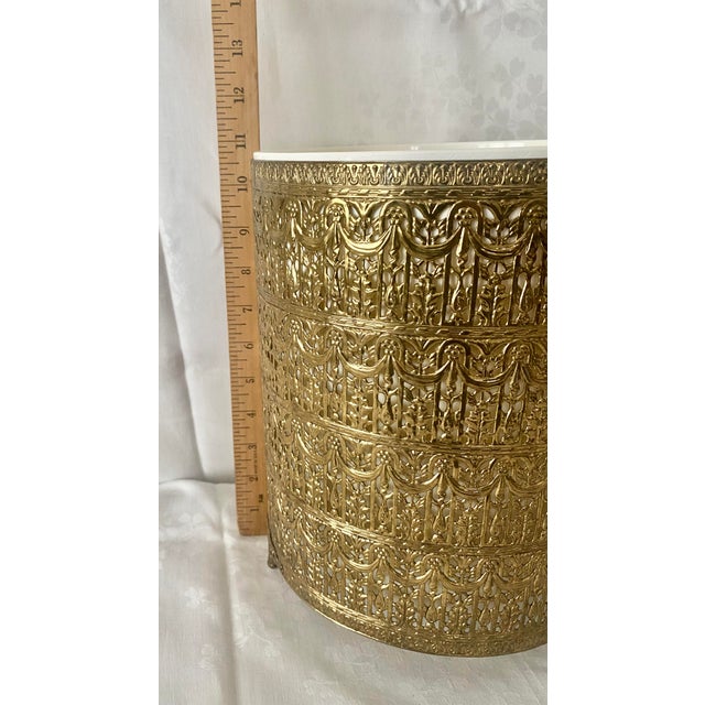 Vintage Hollywood Regency Gold Tone French Drape Filigree Wastebasket Ormolu Pierced Metal For Sale - Image 12 of 15