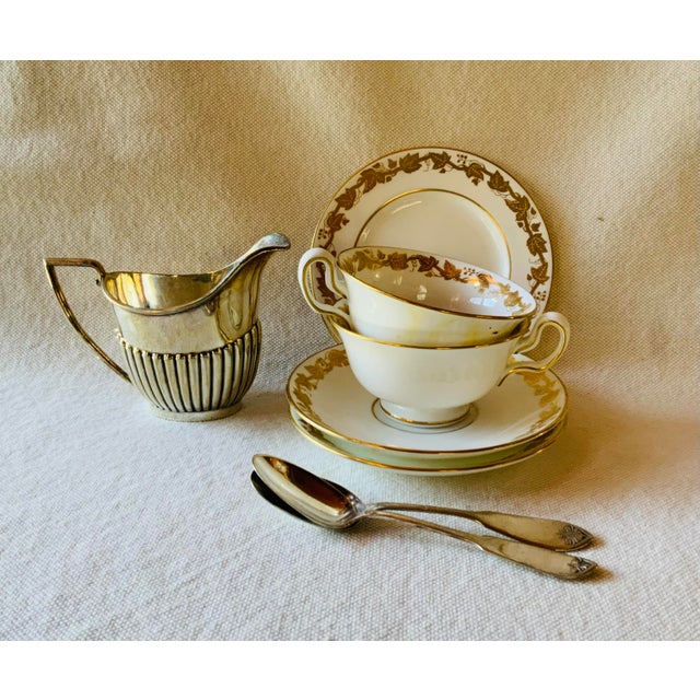 English 1980s Wedgwood "Whitehall" Bone China Teacup Pair With 6" Plate For Sale - Image 3 of 4