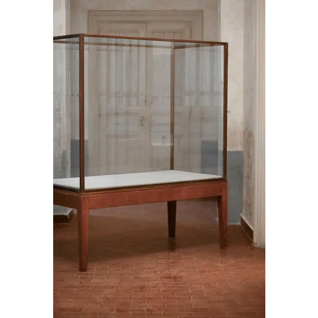 Italian Exhibition Showcase, 1930s, in Good conditions. Designed 1920 to 1949