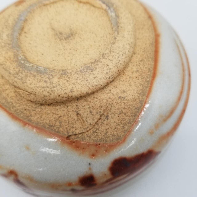 Vintage Japanese Mino Ware Chawan by Shuichi Sawada With Tomobako For Sale - Image 6 of 14