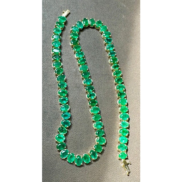 Contemporary 110 Ct Oval Natural Fone Oval Emerald Necklace, 14 K Gold 57.3 Gm , 18 " Long For Sale - Image 3 of 18