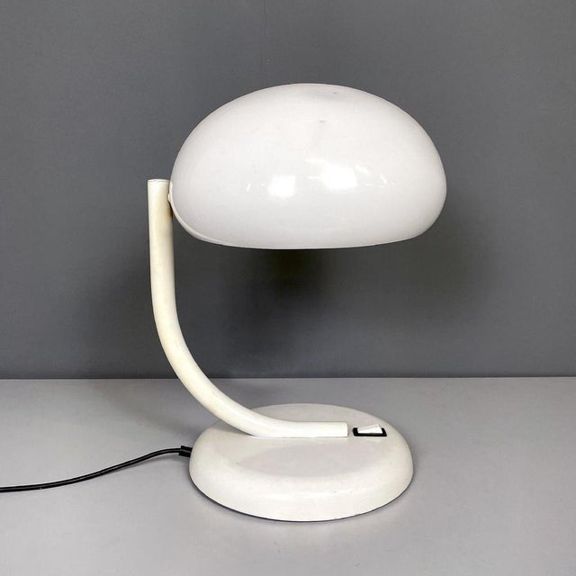 Metal Mid-Century Modern Italian Round White Table Lamp from Stilnovo, 1960s For Sale - Image 7 of 16
