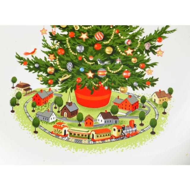 Antique White 1980s Christmas Heritage Collectible Dinnerplate 10 Inches Diameter by Pfaltzgraff For Sale - Image 8 of 13
