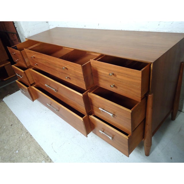 1960s 1960s Mid-Century Modern Nine Drawer Dresser For Sale - Image 5 of 11