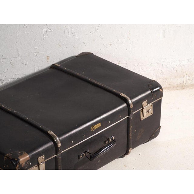 This antique travel trunk in vulcanised fibre is a german wico trunk-case with a rigid body, metal corner caps,...