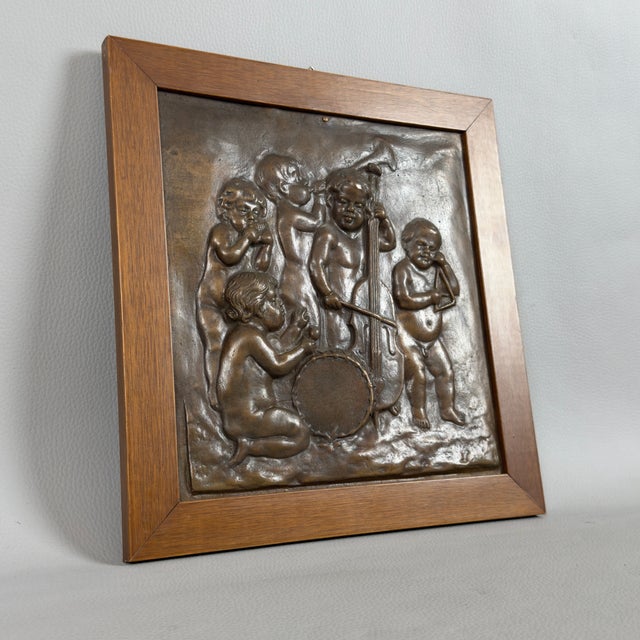 A fine and elegant furnishing accessory of excellent Italian craftsmanship, ideal for adding a touch of class and...