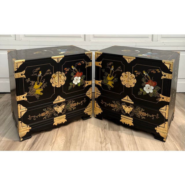 Pair of 1970s Chinoiserie Black Lacquer Nightstands With Hand-Painted Birds & Brass Hardware For Sale - Image 17 of 17