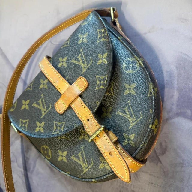 2000s Louis Vuitton Monogram Chantilly Crossbody Bag For Sale - Image 10 of 18