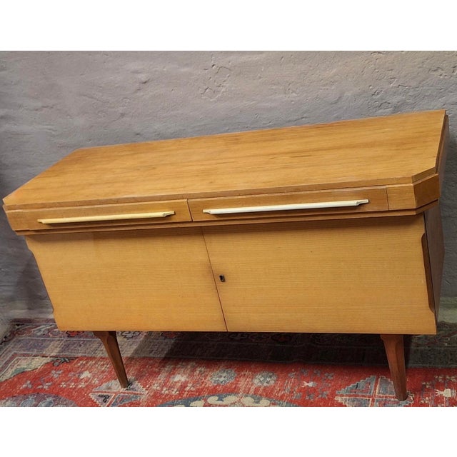 Mid-Century Modern Vintage Art Deco Sideboard in Maple, 1950 For Sale - Image 3 of 8