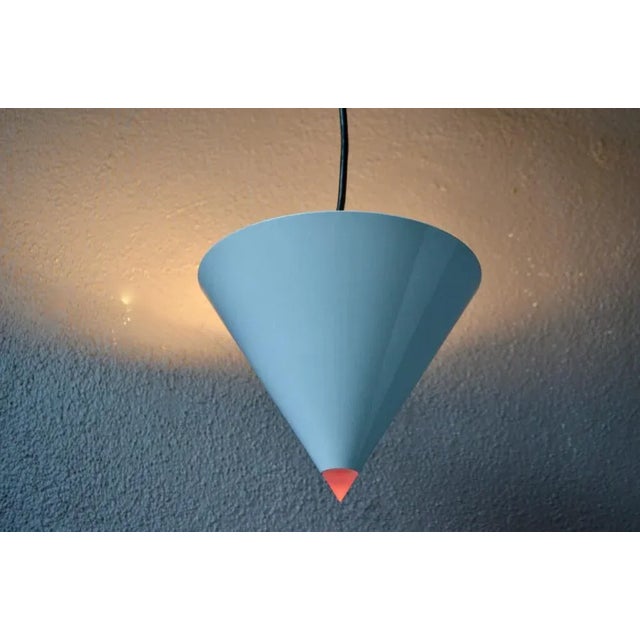 Designed by Gary Morga in the 80s, edited by Bieffeplast and presented in the process at the Euroluce Salon in Milan, the...