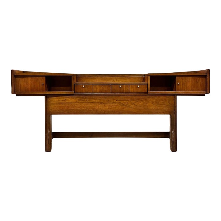 United Furniture Vintage Mid Century Modern King Queen or Full