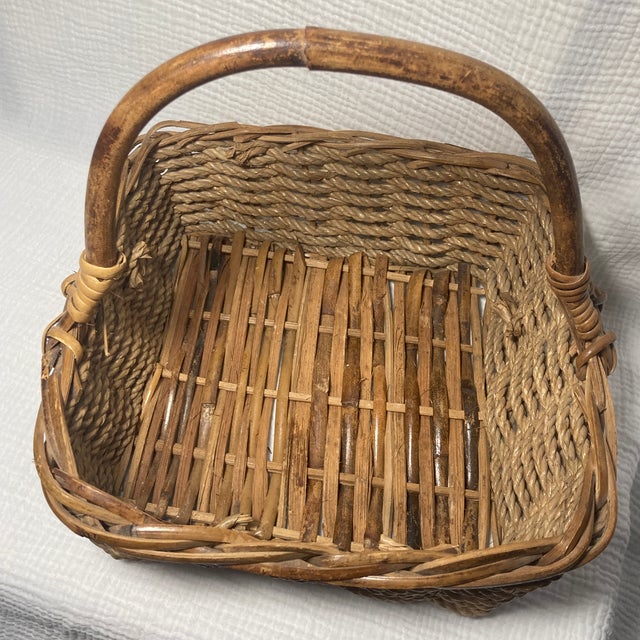 Contemporary Mid-Century Appalachian Split Oak & Hand-Twisted Willow Gathering Basket With Bentwood Handle For Sale - Image 3 of 12