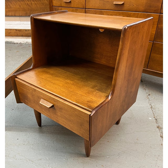 Mid-Century Russel Wright for Conant Ball Nightstands For Sale In New York - Image 6 of 14