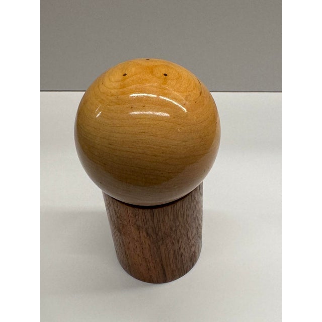 Mid-Century Modern Geometric Two-Tone Nesting Wood Salt and Pepper Shakers For Sale - Image 4 of 12