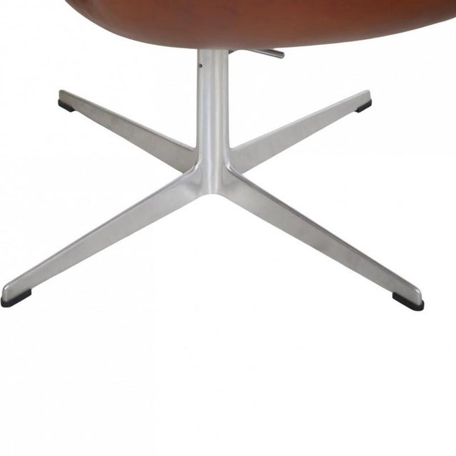 Brown Vintage Swan Chair in Leather by Arne Jacobsen, 1969 For Sale - Image 8 of 16