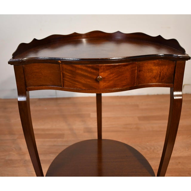 1940s English Style Mahogany Side Table / End Table Accent Table For Sale - Image 6 of 10