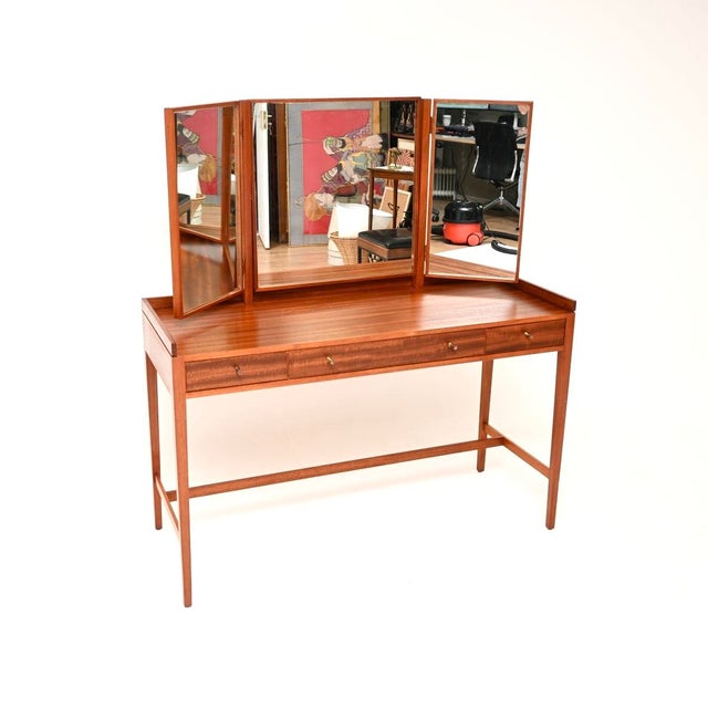 A stylish and very well made vintage dressing table by Loughborough. This was made in England, it dates from the 1950’s....