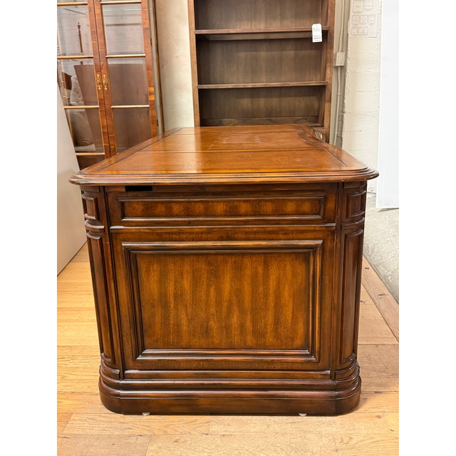 Late 20th Century Vintage Sligh Furniture Executive Desk For Sale - Image 5 of 12