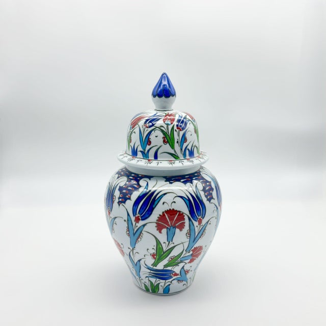 Handmade Ceramic “Kupecik” Ginger Jar (20cm) – Classic Iznik Tulip & Carnation Pattern – Lidded Home Decor For Sale - Image 10 of 11