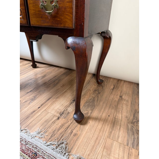 18th Century American Queen Anne Walnut Shell-Carved Lowboy, C. 1740–1770 For Sale In Boston - Image 6 of 10