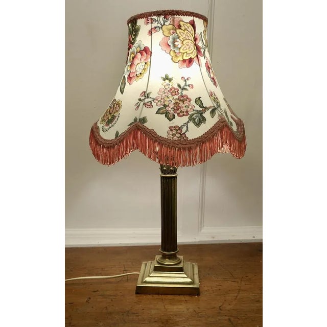 1920s Corinthian Column Brass Table Lamp with Scalloped Linen Shade, 1920s For Sale - Image 5 of 7